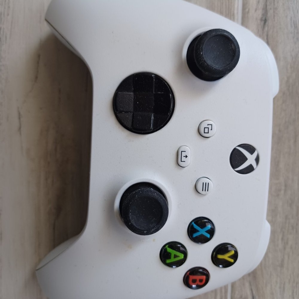 Xbox Controllers and headsets - Picture 4 of 11